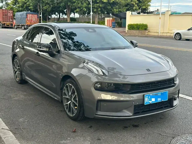 Lynk & Co 03 — Фото автомобиля 3