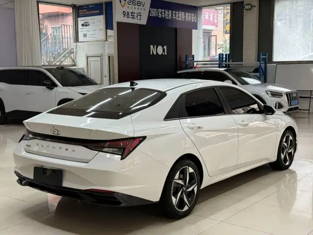 Hyundai Elantra — Фото автомобиля 4