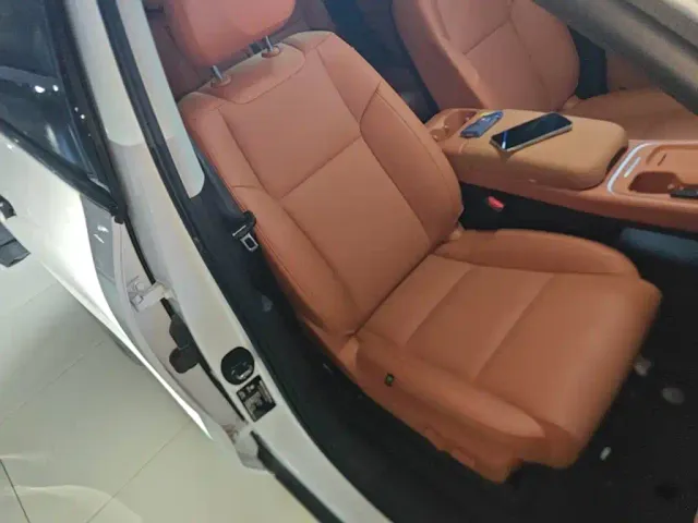 Leapmotor C10 — Фото автомобиля 24