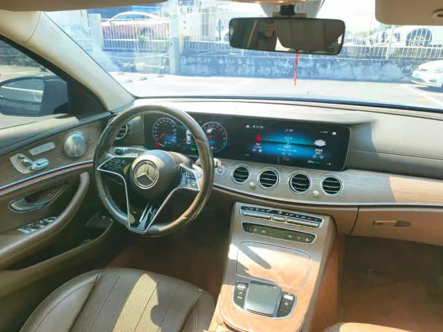 Mercedes-Benz E-Class — Фото автомобиля 12