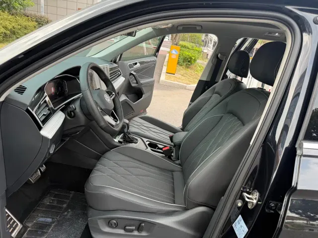 Volkswagen Tiguan L — Фото автомобиля 8