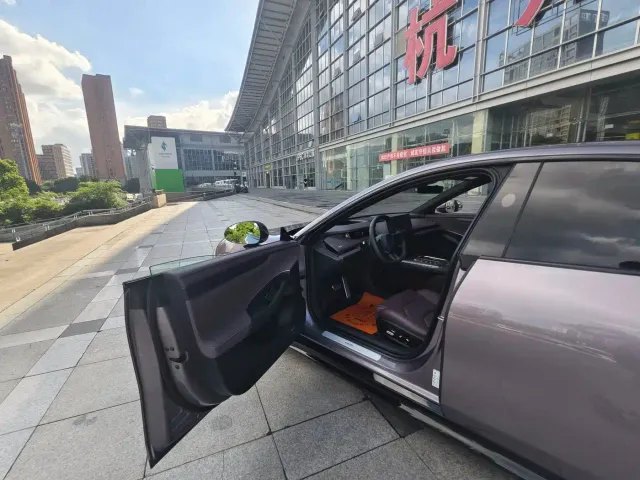 Xiaomi SU7 — Фото автомобиля 8