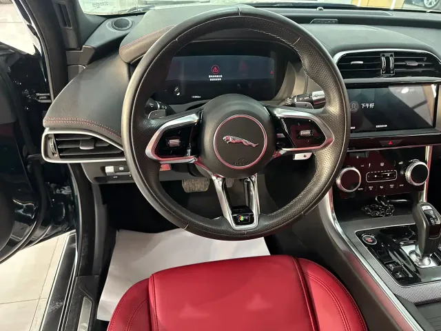 Jaguar XEL — Фото автомобиля 5
