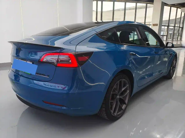 Tesla Model 3 — Фото автомобиля 8