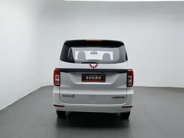 Wuling Hongguang — Фото автомобиля 4