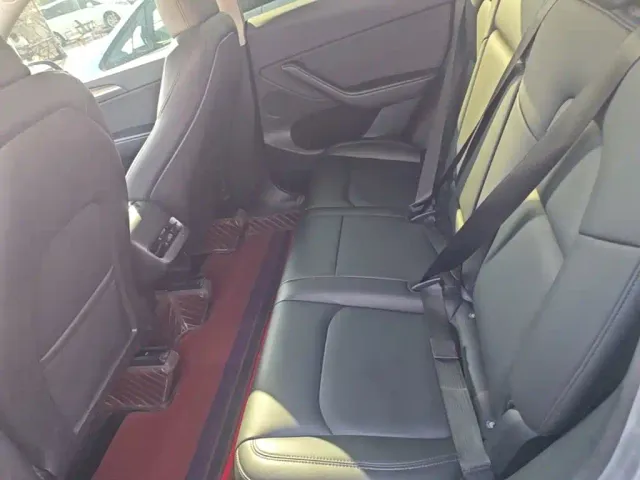 Tesla Model Y — Фото автомобиля 16