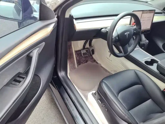 Tesla Model Y — Фото автомобиля 15