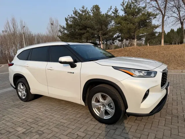 Toyota Highlander — Фото автомобиля 4