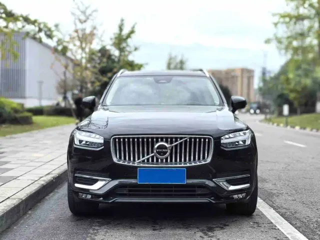Volvo XC90 — Фото автомобиля 2