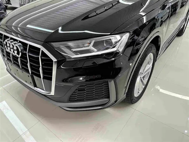 Audi Q7 — Фото автомобиля 3