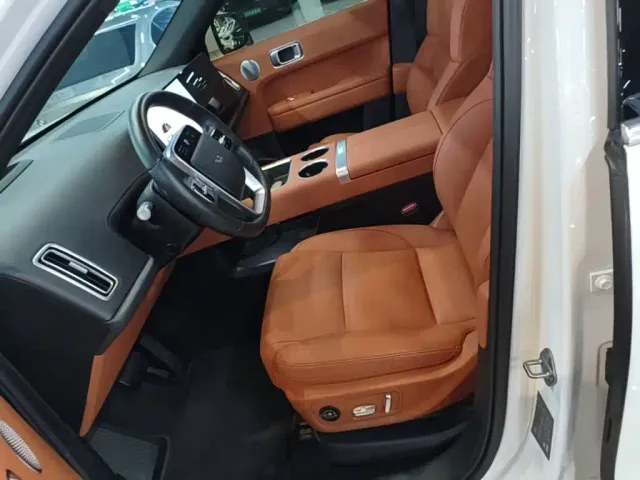 Li Auto L6 — Фото автомобиля 14