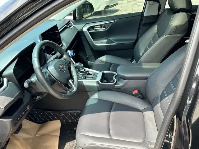 Toyota RAV4 — Фото автомобиля 11