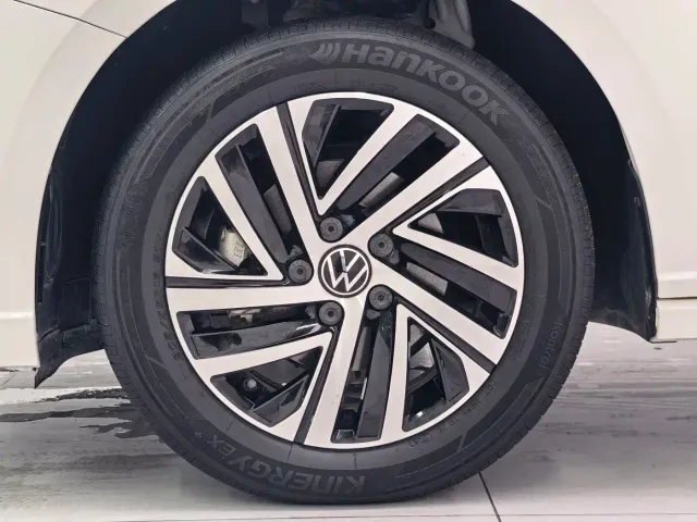 Volkswagen Lavida — Фото автомобиля 22