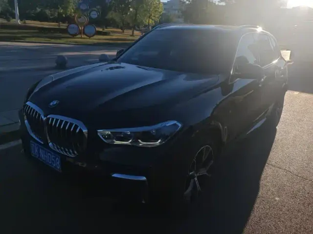 Фотография автомобиля — BMW X5