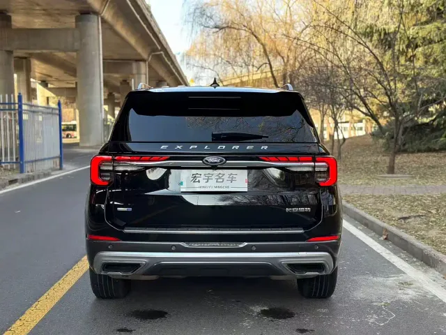 Ford Explorer — Фото автомобиля 25
