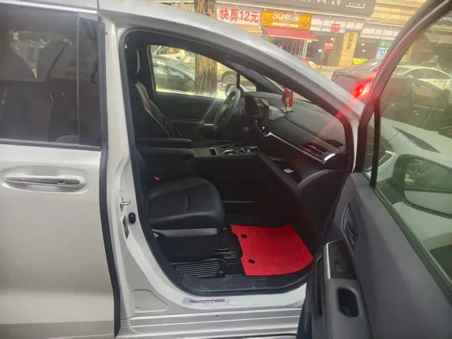 Toyota Granvia — Фото автомобиля 9