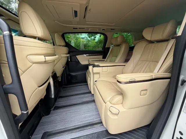 Toyota Alphard — Фото автомобиля 8