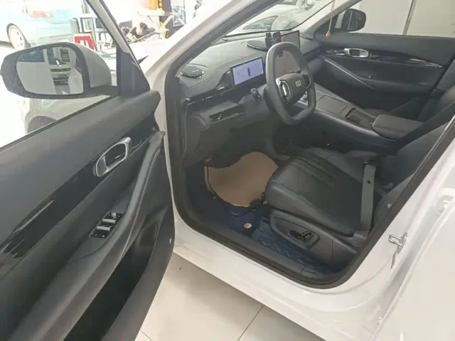 Geely Galaxy E5 — Фото автомобиля 15