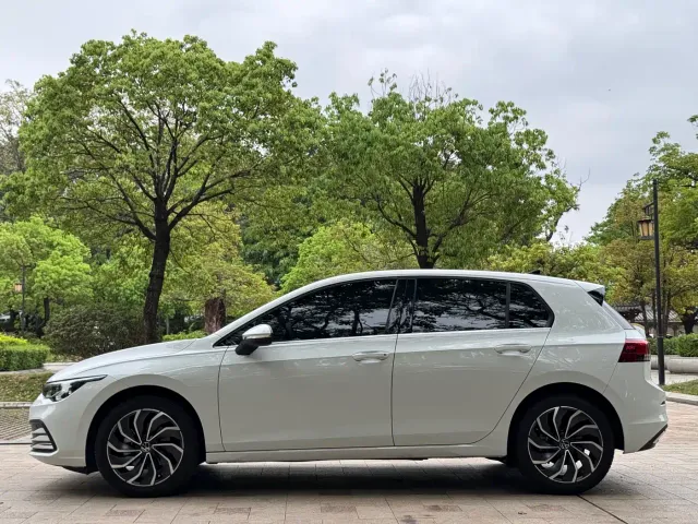 Volkswagen Golf — Фото автомобиля 5