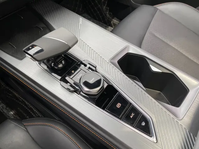 Changan Z6 — Фото автомобиля 19