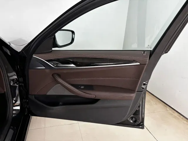 BMW 5 Series — Фото автомобиля 25