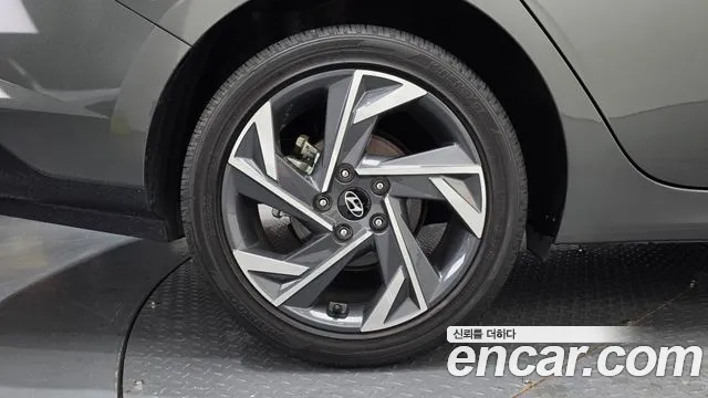 Hyundai AVANTE Новый Avante (CN7) — Фото автомобиля 20