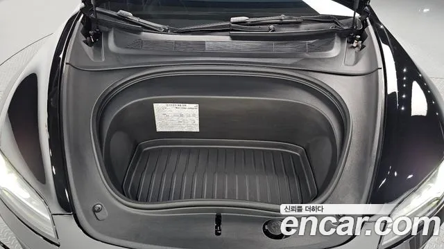 Tesla Model 3 — Фото автомобиля 9