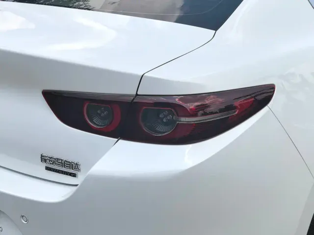 Mazda Axela — Фото автомобиля 9