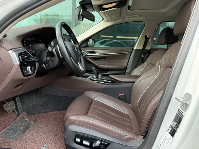 BMW 5 Series — Фото автомобиля 3