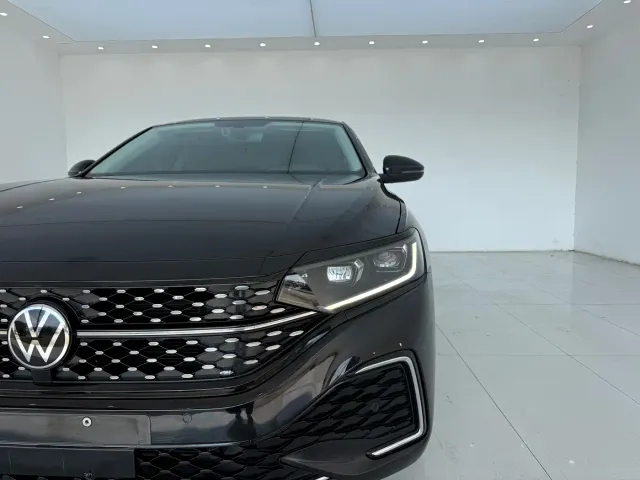 Volkswagen Passat — Фото автомобиля 4
