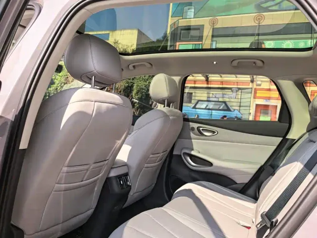 BYD Sealion 05 EV — Фото автомобиля 8