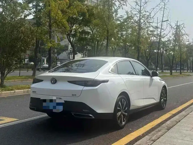 Changan Eado — Фото автомобиля 4