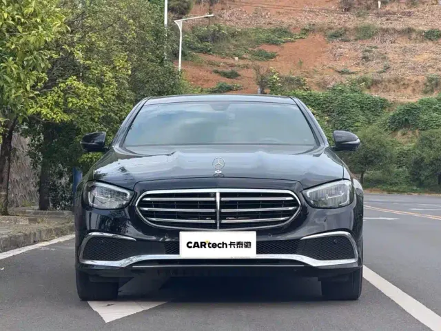Mercedes-Benz E-Class — Фото автомобиля 8