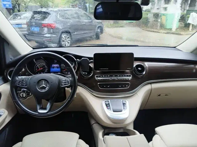 Mercedes-Benz V-Class — Фото автомобиля 12