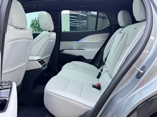Cadillac Cadillac GT4 2023 25T Luxury Edition — Фото автомобиля 6