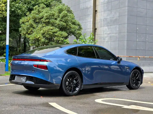 Xpeng P7 — Фото автомобиля 9