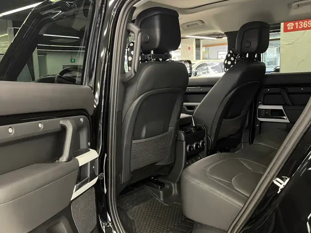 Land Rover Defender — Фото автомобиля 5
