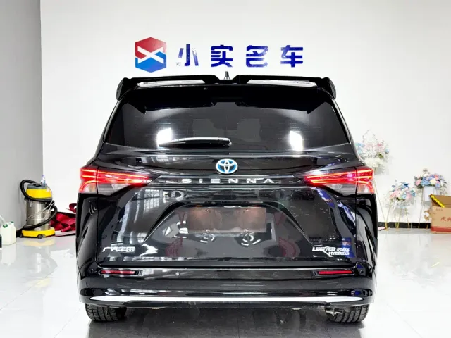 Toyota Sienna — Фото автомобиля 8