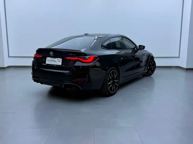 BMW i4 — Фото автомобиля 4