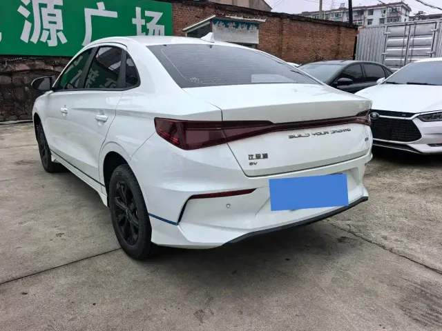 BYD e3 — Фото автомобиля 6