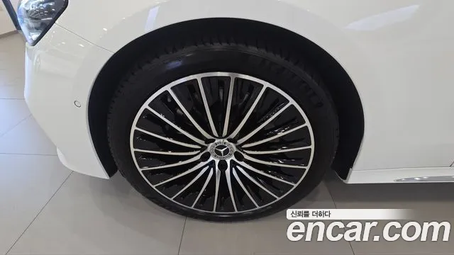 Mercedes-Benz E-Class — Фото автомобиля 5