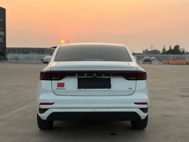 Geely Emgrand — Фото автомобиля 5