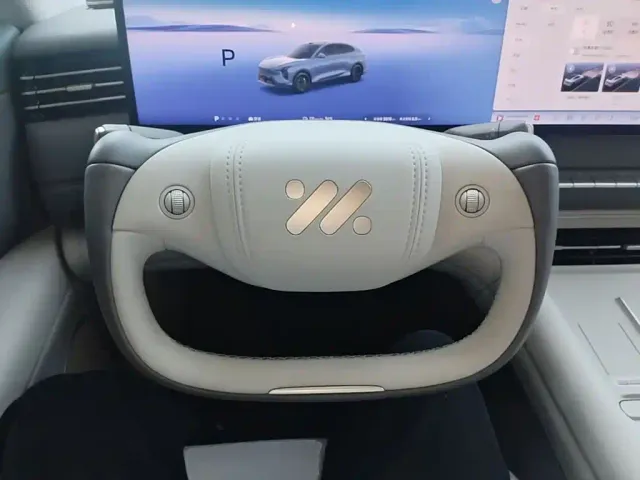 IM Motors LS6 — Фото автомобиля 10