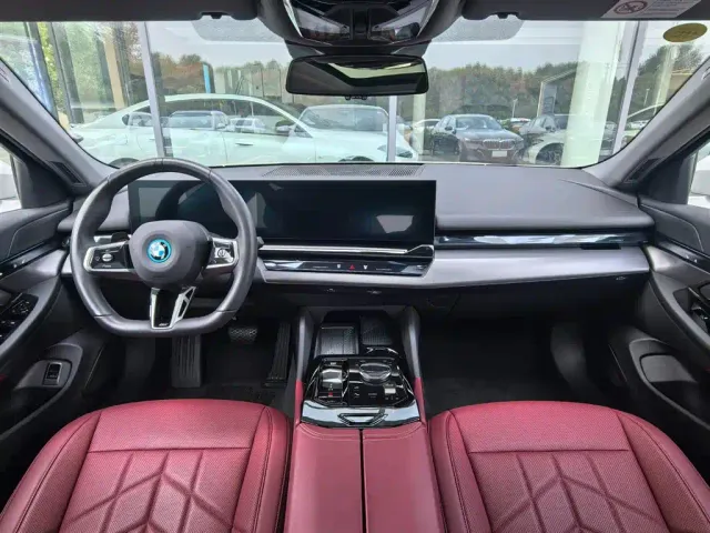 BMW i5 — Фото автомобиля 6