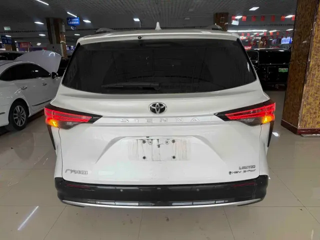 Toyota Sienna — Фото автомобиля 9