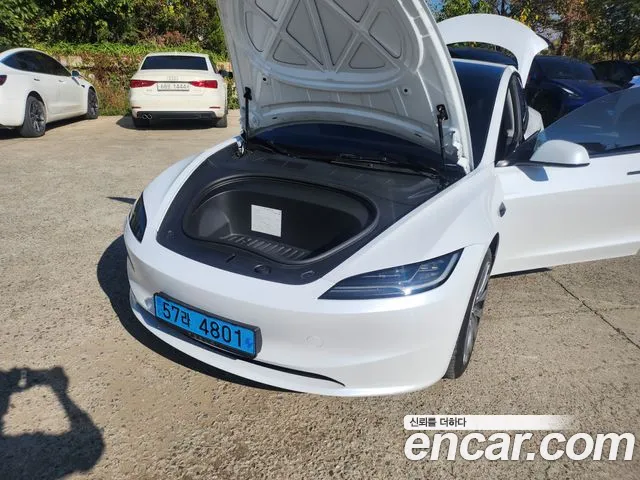 Tesla Model 3 — Фото автомобиля 17