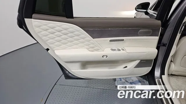 Genesis G90 — Фото автомобиля 24
