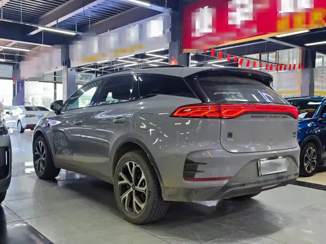 BYD Tang — Фото автомобиля 4
