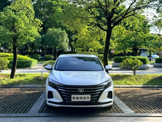 Changan Eado — Фото автомобиля 2