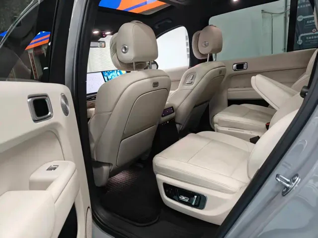 Li Auto L9 — Фото автомобиля 4